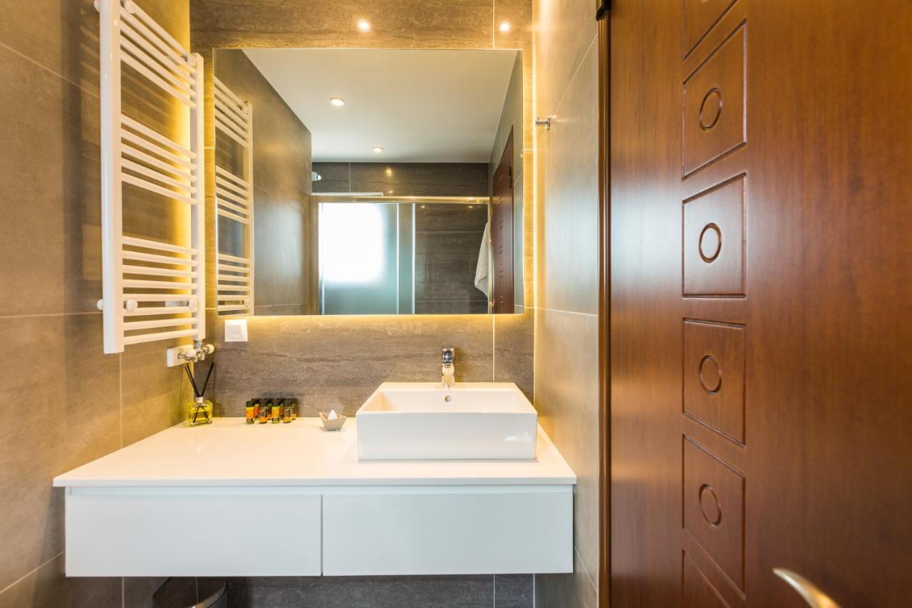 Villa Aelia I Modern & Ideal For Large Groups Galatás Exterior foto